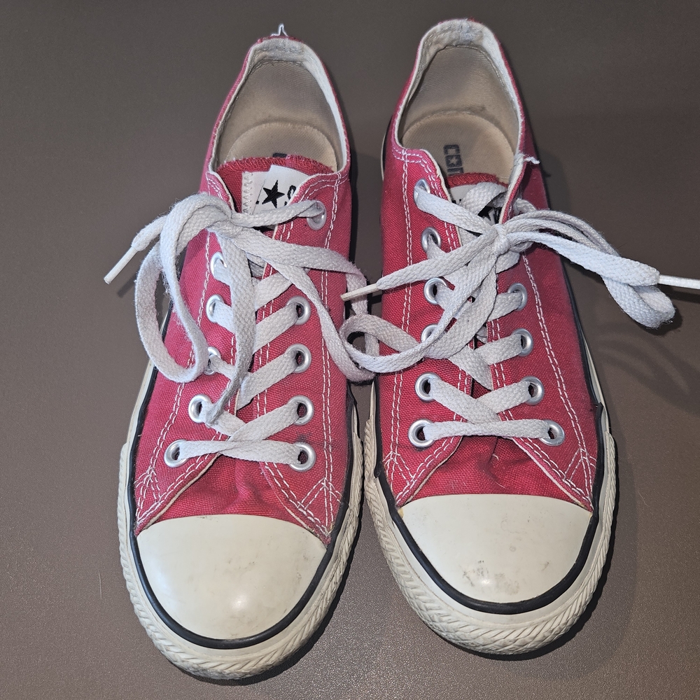 Classic Low-Top Canvas Sneakers - Red Rare Old 🎒